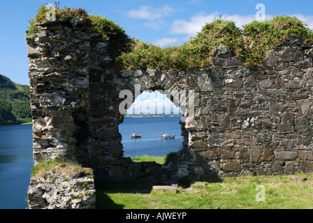 La rovina del castello di Strome Stromemore Loch Carron costa atlantica NW Highland Scozia Scotland Foto Stock