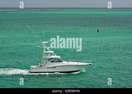Sport Fishing Boat Harbour uscente Foto Stock