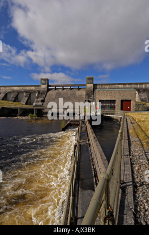 Il Loch Lyon energia idroelettrica diga e Lubreoch Power Station Glen Lyon Perthshire Scozia UK Foto Stock