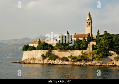 Franziskanerkloster Kirche Maria von Spilice oberhalb Hafen | Monastero francescano con la chiesa di Maria von Spilice sopra porto Foto Stock