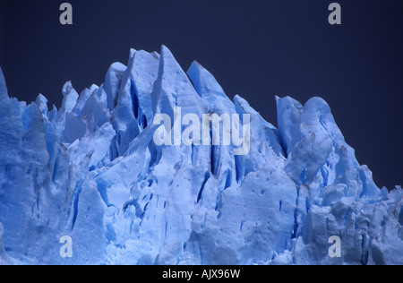 Dettaglio delle formazioni di ghiaccio sul ghiacciaio Perito Moreno, il Parco Nazionale Los Glaciares, Patagonia, Argentina Foto Stock