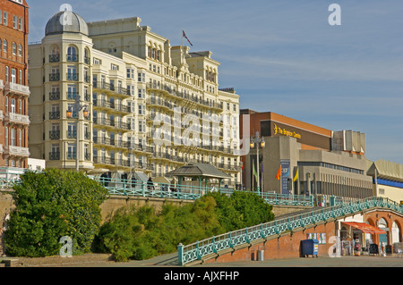 Grand Hotel Brighton e la passeggiata lungomare e il centro di Brighton Foto Stock