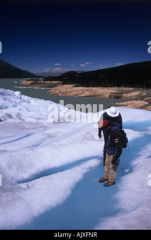 Il ghiaccio trekking sul ghiacciaio Perito Moreno, parco nazionale Los Glaciares, Patagonia, Argentina Foto Stock