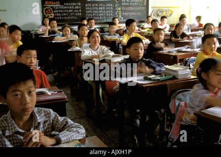 Asia, Cina, Chongqing. Scuola elementare e 4 classi di qualità Foto Stock