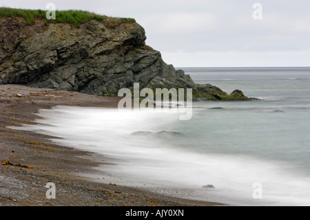 Litorale lungo Cap Bon Ami, Forillon National Park, QC Quebec, Canada Foto Stock