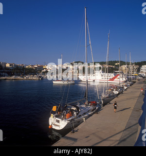 In scena a Cala Rajada Ratjada Harbour, a nord-est Maiorca Isole Baleari Spagna Foto Stock