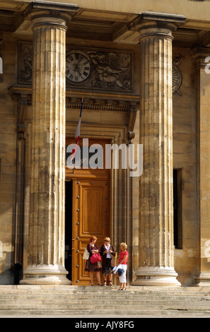 Colonne in pietra ingresso al Palazzo di Giustizia Reims Francia Foto Stock