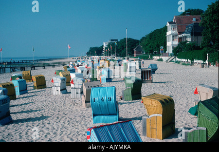 Vimini sedia spiaggia / Strandkorb / Strandkoerbe Foto Stock