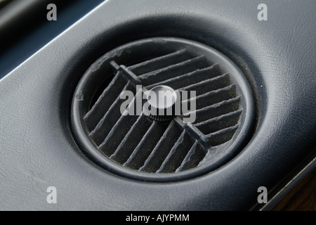 Aeratore del cruscotto di un marchio 1 Ford Escort Foto Stock