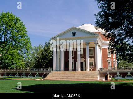 Una vista della Rotunda una delle migliori strutture note sul campus della University of Virginia Foto Stock