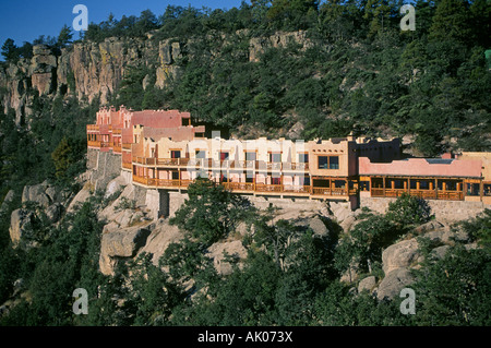 Una vista della Posada Barrancas Mirador hotel sul bordo interno del Canyon di rame nel nord del Messico Foto Stock