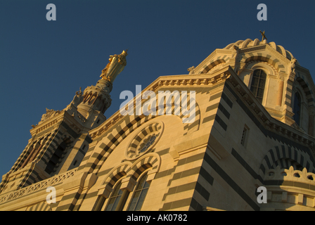 Francia Marsiglia Notre Dame de la Garde Basilica al tramonto Foto Stock