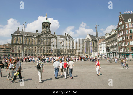 Amsterdam Olanda palazzo reale e su piazza Dam Foto Stock