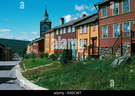 Le vecchie case e chiesa / Roros / Alte Haeuser und Kirche Foto Stock