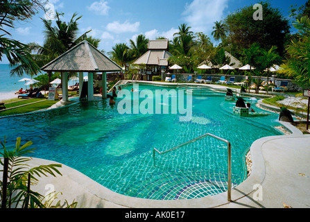 Una delle piscine presso il Central Samui Village Hotel, Koh Samui, Thailandia Foto Stock