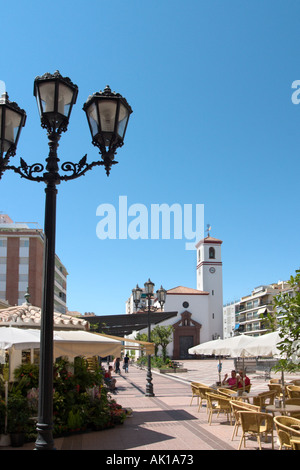 Street cafe in Plaza de la Constitucion, Fuengirola, Costa del Sol, Andalusia, Spagna Foto Stock