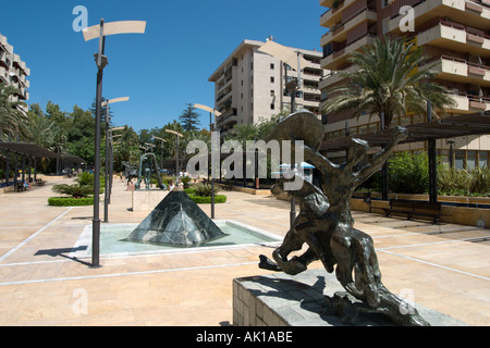 Sculture sulla Avenida Puerta del Mar, Marbella, Costa del Sol, Andalusia, Spagna Foto Stock