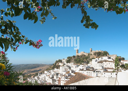 Casares, uno dei Pueblos Blancos, di navigazione dalla Costa del Sol, Andalusia, Spagna Foto Stock