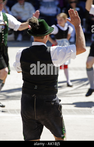 Bavarese di ballerini folk, Leavenworth Washington STATI UNITI D'AMERICA Foto Stock