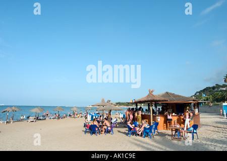 Il bar sulla spiaggia a Playa de la Marineta Cassiana, Denia, Costa Blanca, Spagna Foto Stock