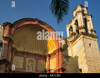 Facciata concava del Templo de la Tercera Orden Recinto de la Catedral Cuernavaca Messico Foto Stock