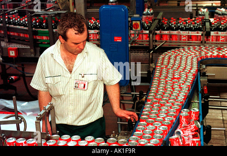 L uomo nella fabbrica di Coca Cola in Radzymin, Polonia Foto Stock