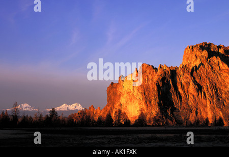 La vista delle colline del deserto di Smith Rock State Park vicino a Terrebonne Oregon Foto Stock