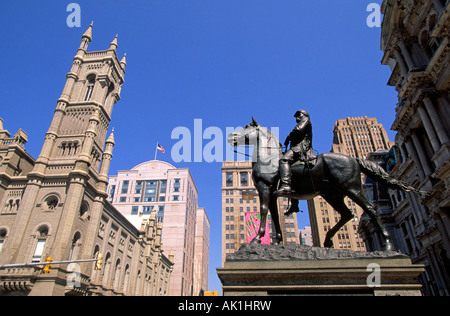 Una delle molte statue nel quartiere commerciale del centro cittadino di Philadelphia Foto Stock