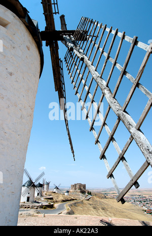 Don Chisciotte mulini a vento. Famosi mulini a vento in Consuegra, Castilla-La-Mancha, Spagna - Impostazione per il romanzo El Ingenioso Hidalgo Don Quijote de la Mancha Foto Stock