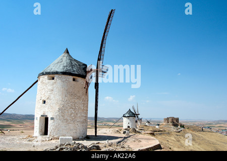 Don Chisciotte mulini a vento. Famosi mulini a vento in Consuegra, Castilla-La-Mancha, Spagna - Impostazione per il romanzo El Ingenioso Hidalgo Don Quijote de la Mancha Foto Stock