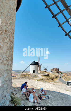 Don Chisciotte mulini a vento. Famosi mulini a vento in Consuegra, Castilla-La-Mancha, Spagna - Impostazione per il romanzo El Ingenioso Hidalgo Don Quijote de la Mancha Foto Stock