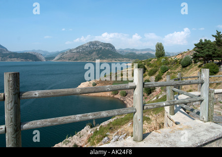 Embalse de Riaño Riaño (serbatoio), Sierra de Riaño, appena a sud del Parco Nazionale Picos de Europa, Castilla y Leon, Spagna Foto Stock