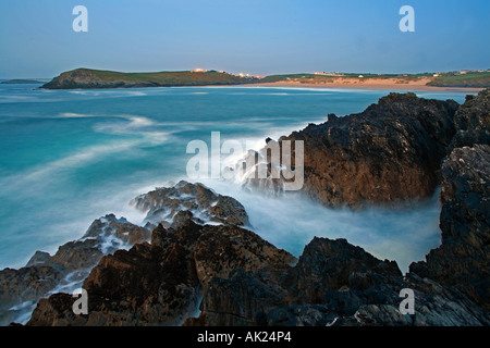 Vista da ovest pentire di Newquay e Crantock Beach al crepuscolo Cornovaglia Foto Stock