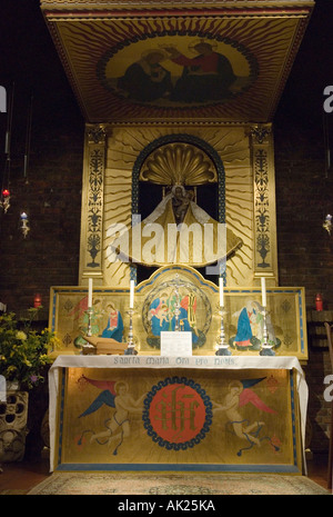Il Santuario di nostra Signora di Walsingham. L'altare della cappella anglicana, la Santa Casa, in Inghilterra Nazareth. Little Walsingham, North Norfolk, Inghilterra Foto Stock