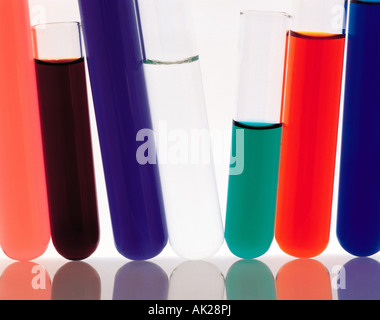 Ancora in vita. Chimica / medico / industrie farmaceutiche. Attrezzature di laboratorio. Provette. Foto Stock