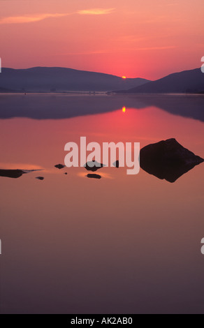 Sunrise St Marys Loch in Scottish Borders Scotland Regno Unito Foto Stock