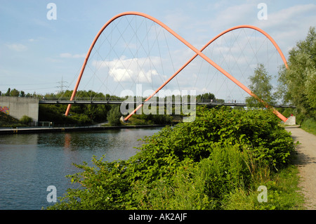 Si prostrò doppio ponte sopra il Rhine-Herne-Canal, Nordsternpark, Strada di industria cultura, Gelsenkirchen, zona della Ruhr, NRW Foto Stock