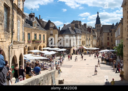 Sarlat-la-Canéda.Place de la Liberte nel centro della Città Vecchia, Sarlat, Perigord Noir, Dordogne, Francia Foto Stock