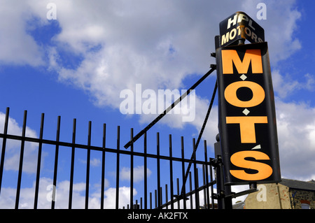 La sign service mots automobili veicoli a motore maggiore di broughton salford manchester ringhiere Foto Stock