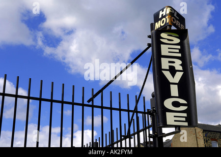 La sign service mots automobili veicoli a motore maggiore di broughton salford manchester ringhiere Foto Stock