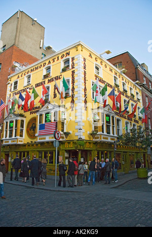 Irlanda Dublino Temple Bar Oliver St John Gogartys Bar e di un ristorante esterno irish music venue Foto Stock