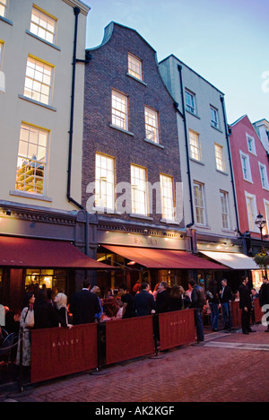 Irlanda Dublino venerdì bar scena vicino a Grafton Street Foto Stock