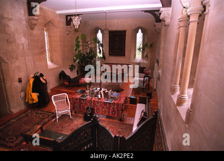 Il soggiorno presso il St James CHIESA IN ORIENTE CRANMORE SOMERSET REGNO UNITO CHE È STATO CONVERTITO IN UNA CASA Foto Stock