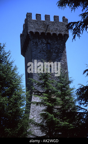 La torre della Rocca al di sopra di Radicofani in Toscana meridionale Foto Stock