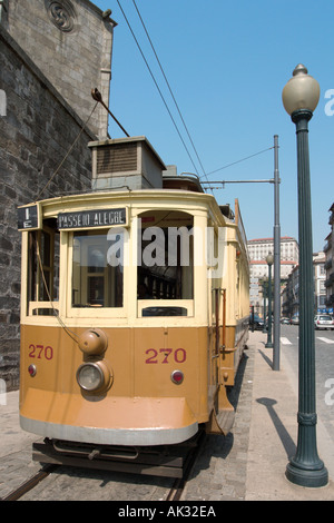Tipico Tram a Porto, Portogallo Foto Stock