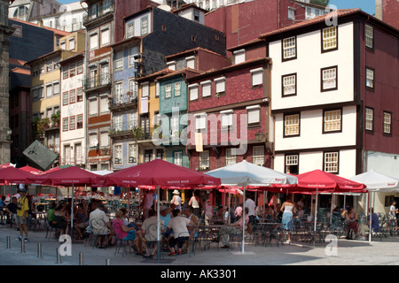 Ristoranti e caffetterie, Ribeira trimestre, Oporto (Porto), Portogallo Foto Stock