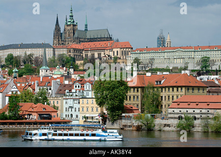 Castle Hill sul fiume Moldava, Praga Foto Stock