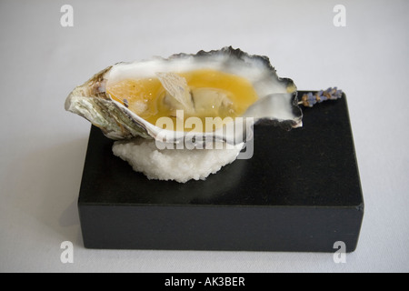 Oyster and Passion Fruit Jelly at the Fat Duck Bray Berkshire England Foto Stock