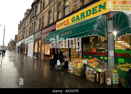 Pollokshields area dello shopping a Glasgow l'asiatico principale area per lo shopping di Glasgow Foto Stock