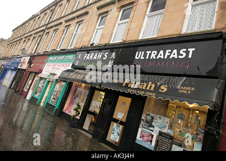 Pollokshields area dello shopping a Glasgow l'asiatico principale area per lo shopping di Glasgow Foto Stock